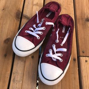 Maroon converse